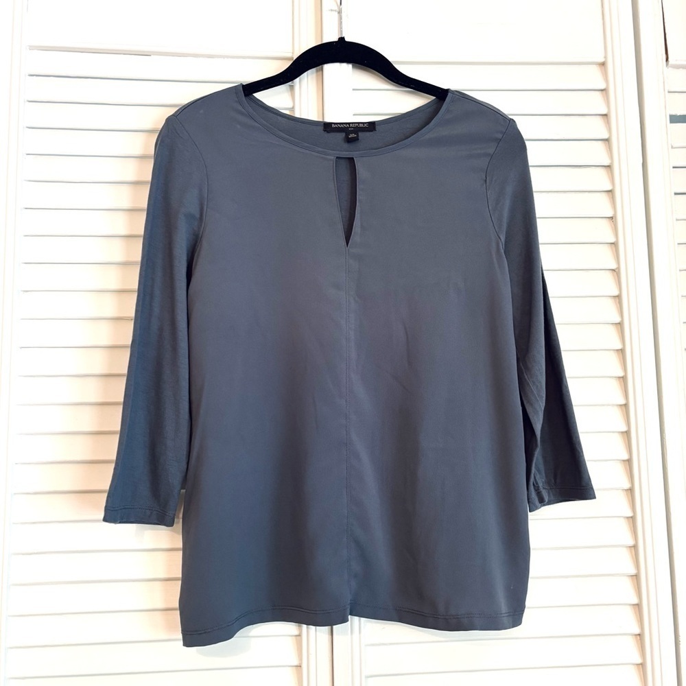 Banana Republic Gray 3/4 Length Sleeve Blouse with Keyhole Neckline Size XS
